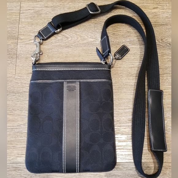 Coach Handbags - Coach cross bag, excellent condition